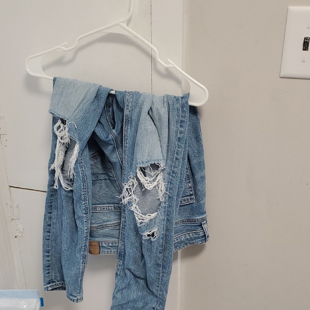 American Eagle Outfitters Light Blue Distressed Boyfriend Jeans